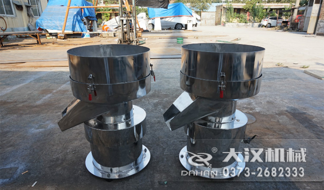 不銹鋼涂料振動(dòng)篩是一種比較受用戶歡迎的產(chǎn)品之一，主要優(yōu)勢耐酸堿，不生銹，使用壽命長。