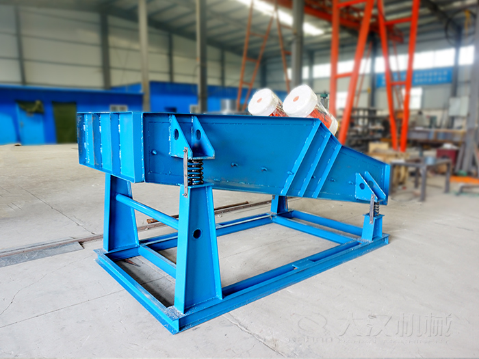 大型振動(dòng)篩主要是用來篩分煤礦，礦石一些大型的篩分場(chǎng)地中。